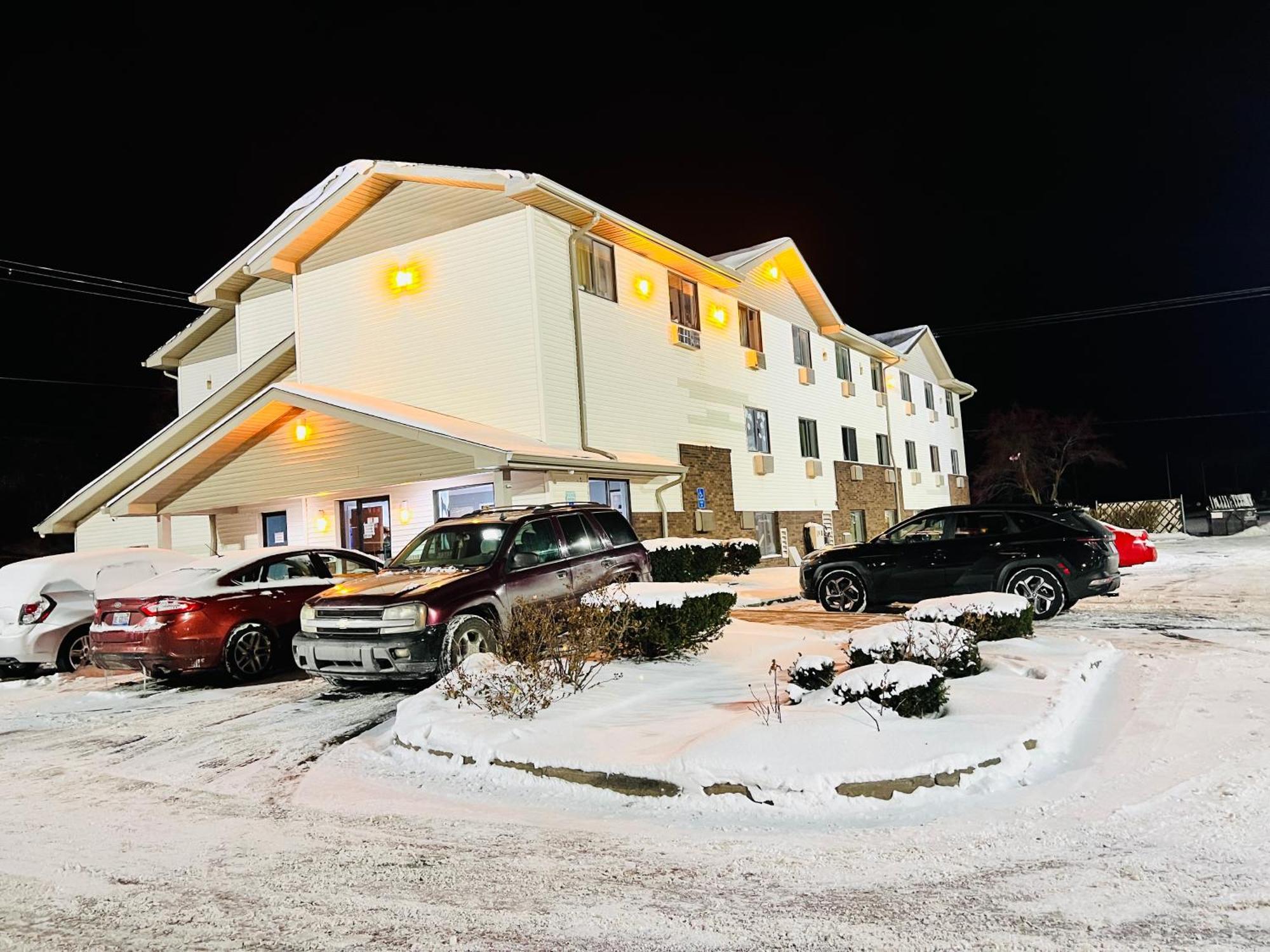 Super Inn By Oyo Lansing Mi Экстерьер фото