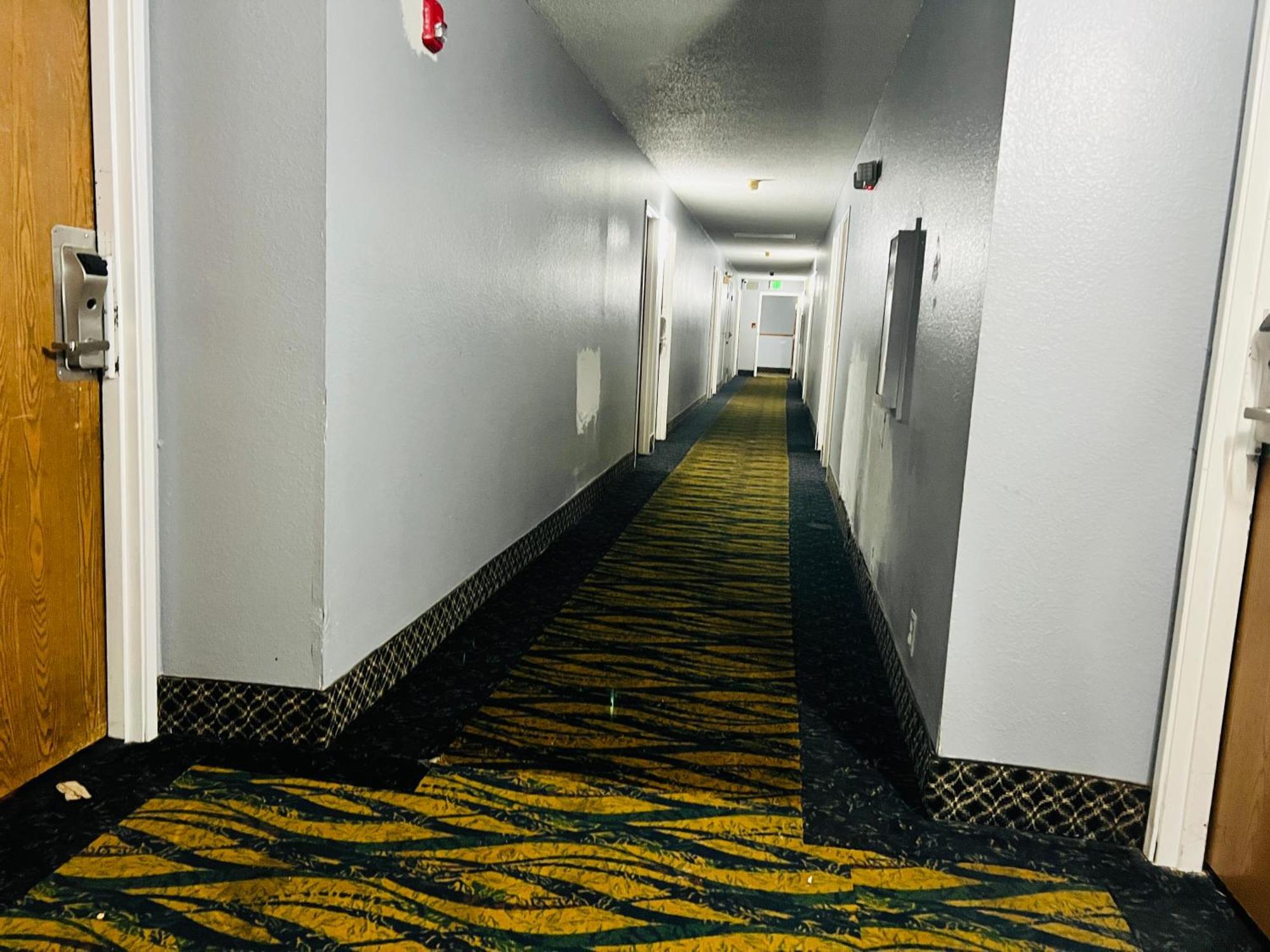 Super Inn By Oyo Lansing Mi Экстерьер фото