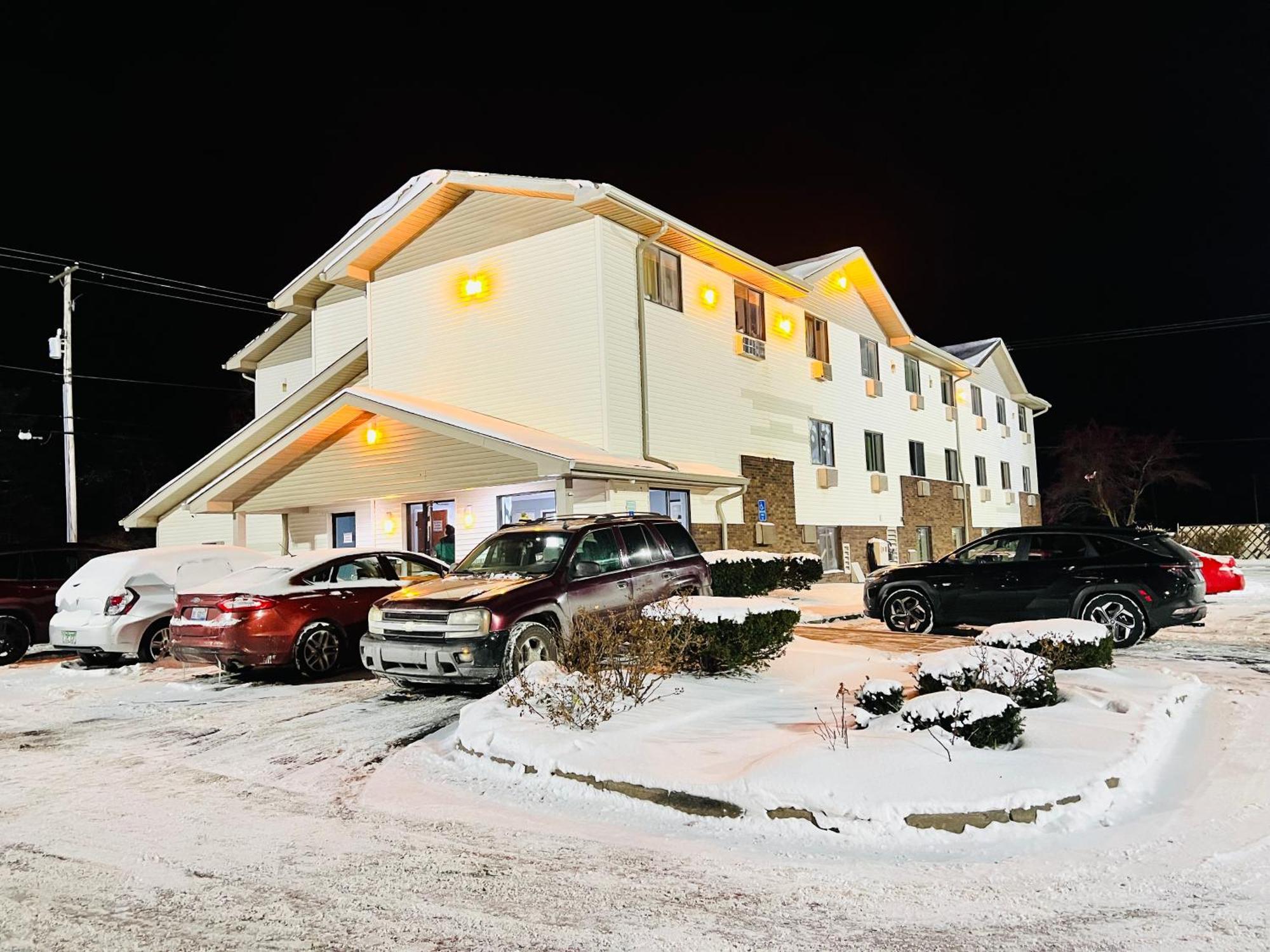 Super Inn By Oyo Lansing Mi Экстерьер фото