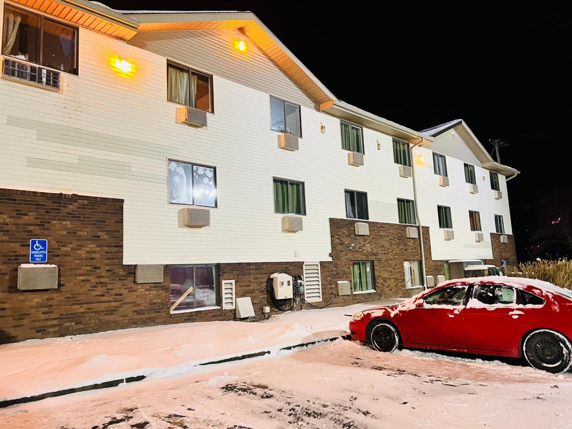 Super Inn By Oyo Lansing Mi Экстерьер фото